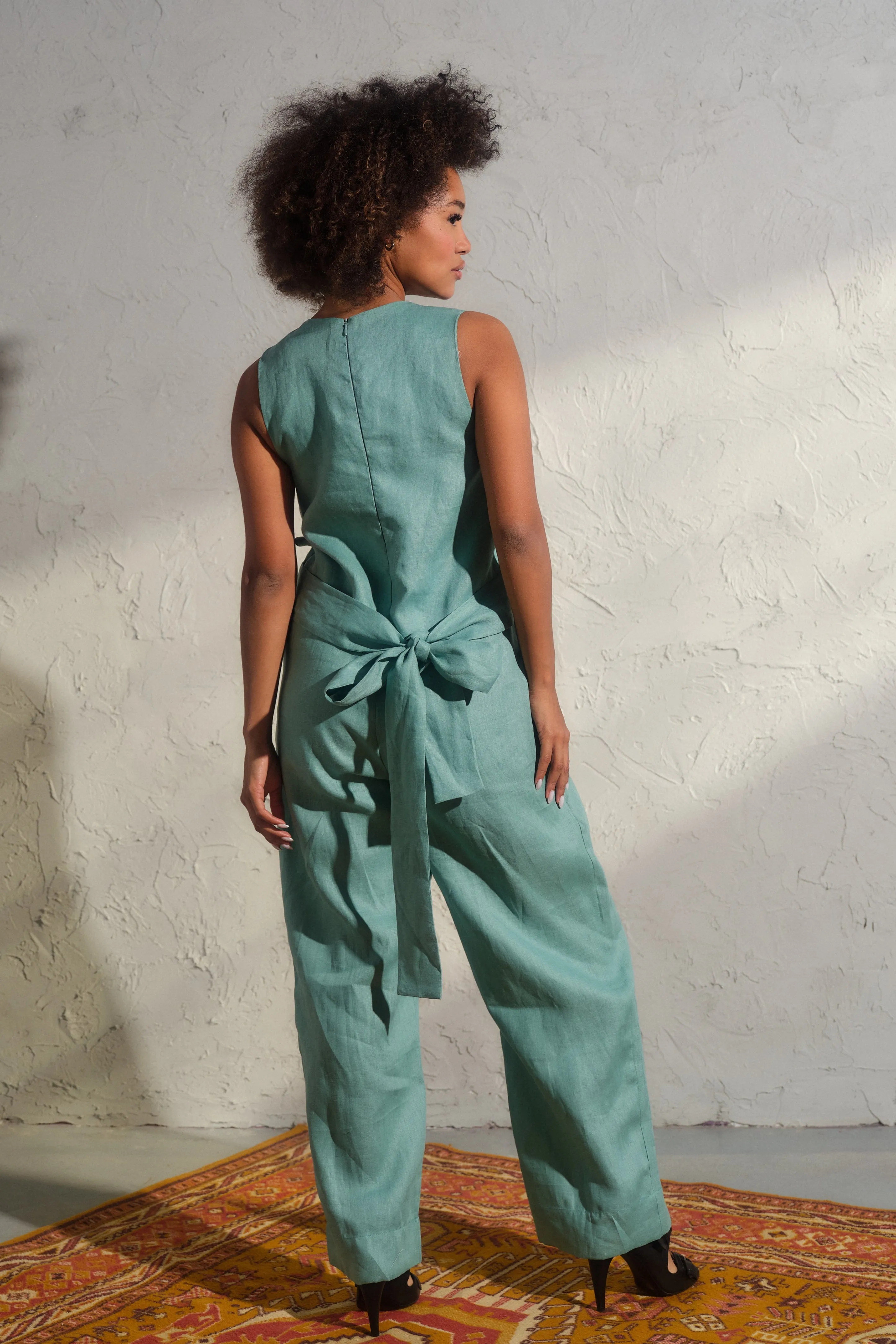 Elegant linen jumpsuit in Green tea