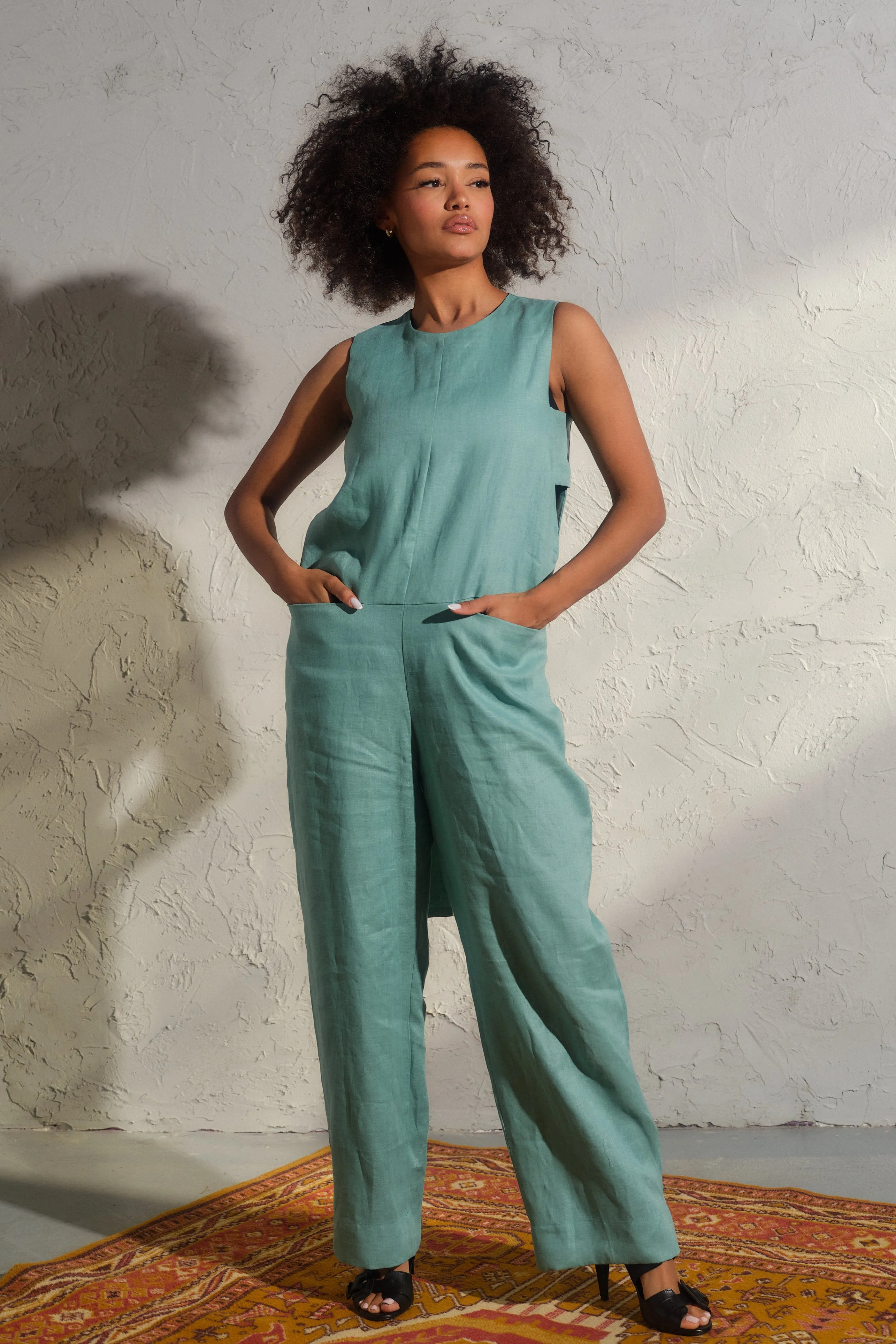 Elegant linen jumpsuit in Green tea