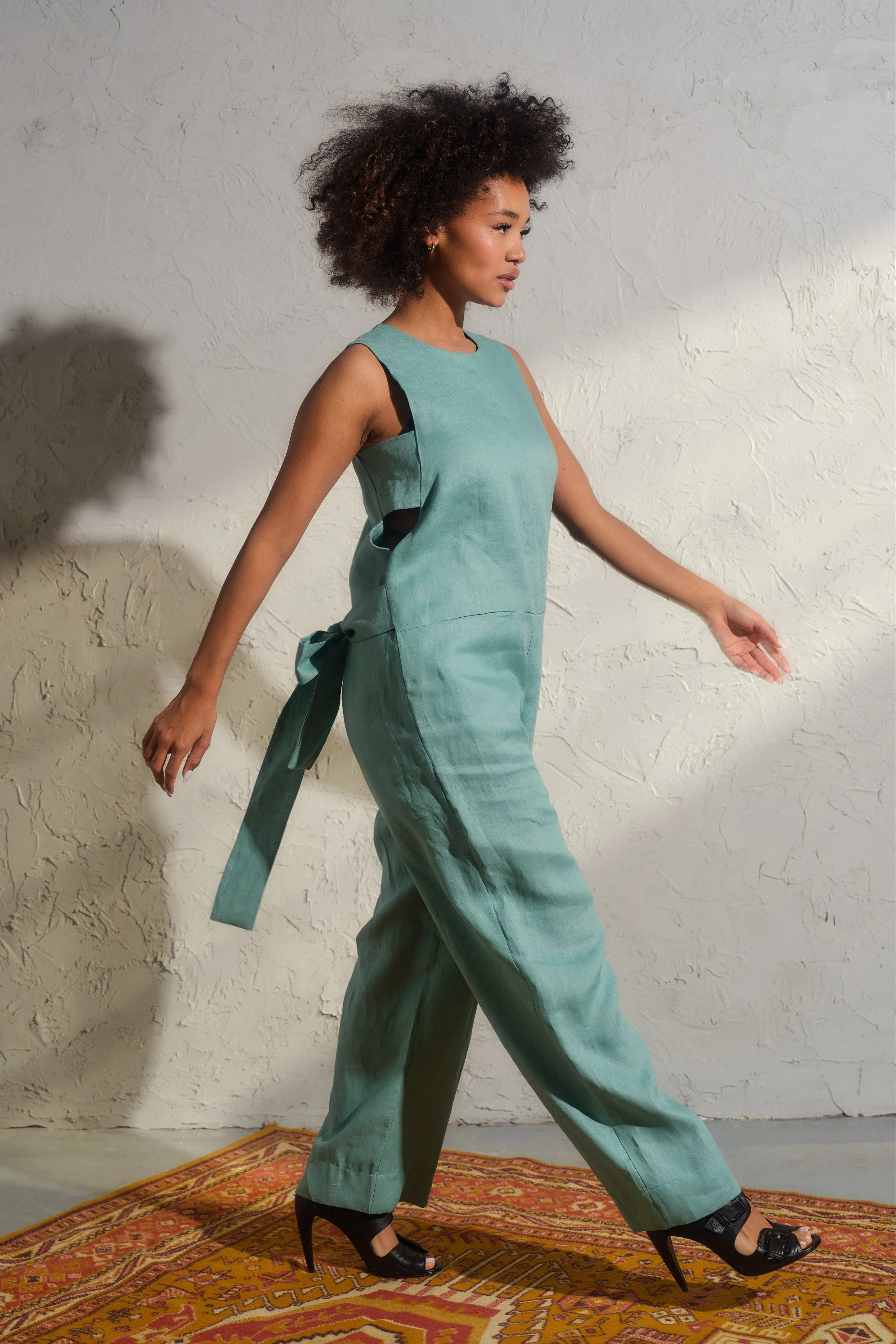 Elegant linen jumpsuit in Green tea
