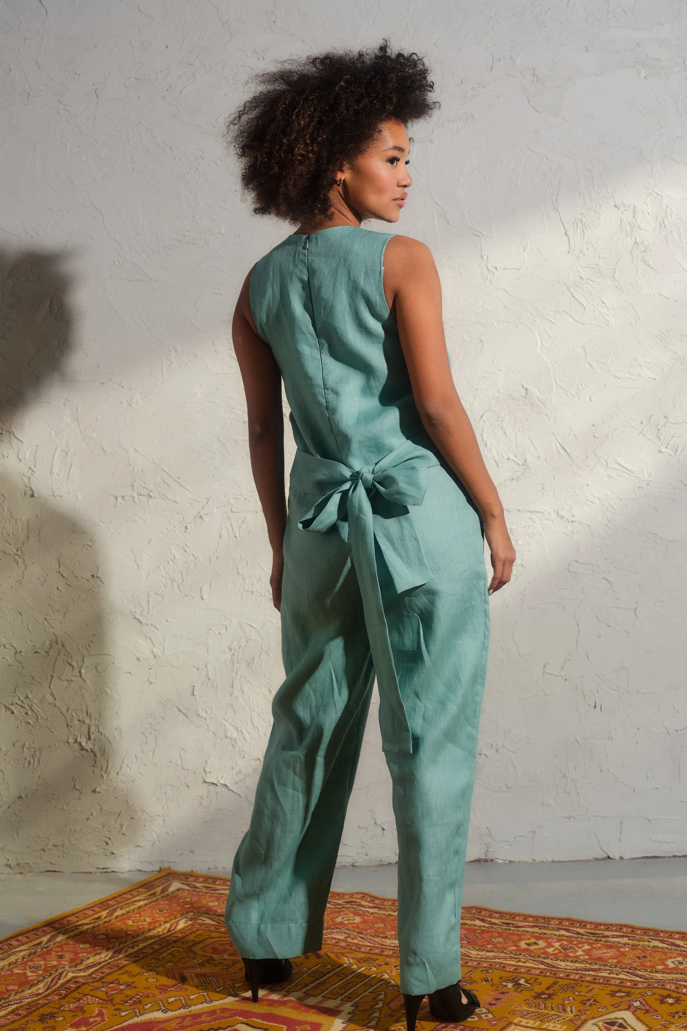Elegant linen jumpsuit in Green tea