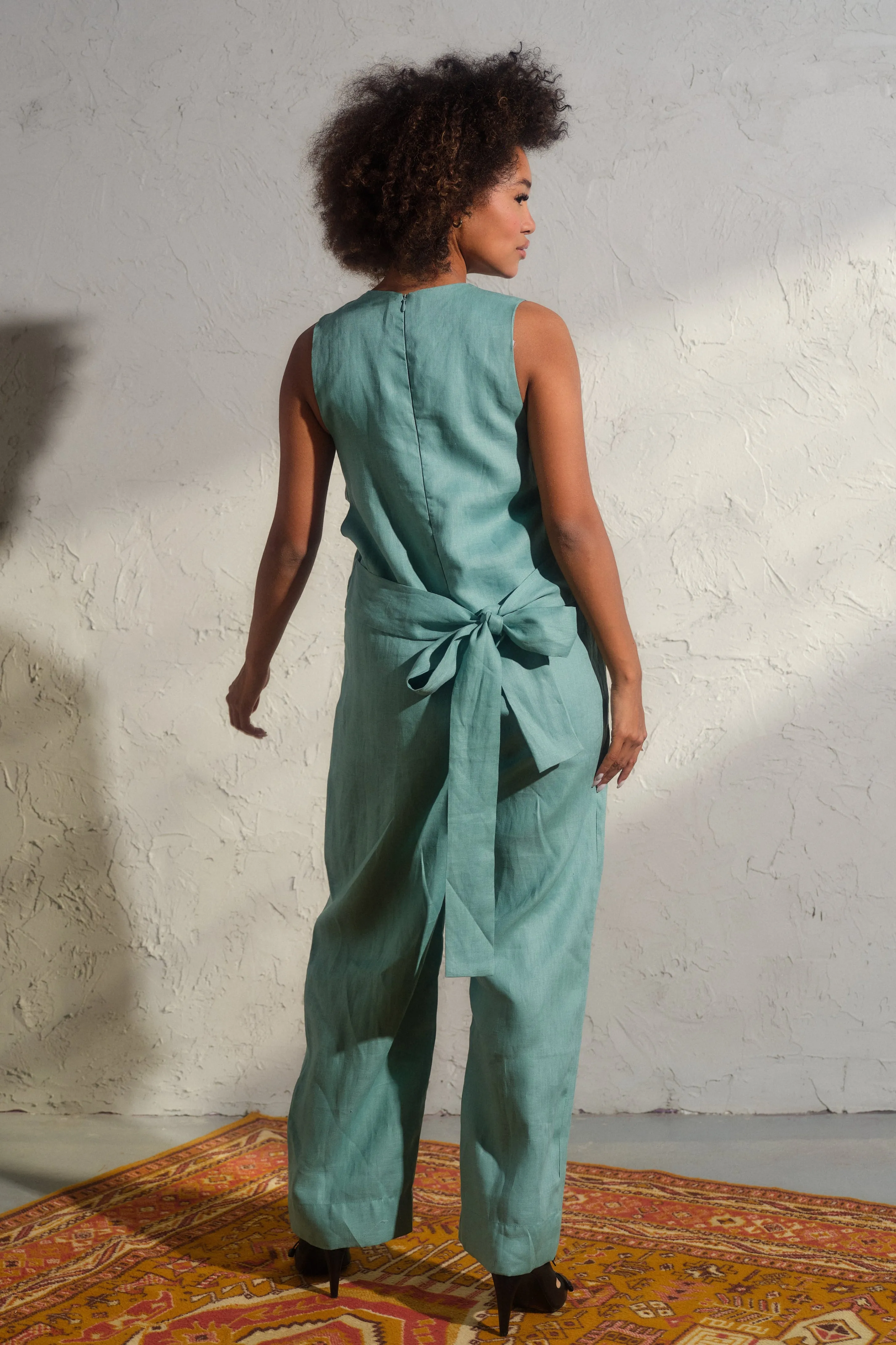 Elegant linen jumpsuit in Green tea