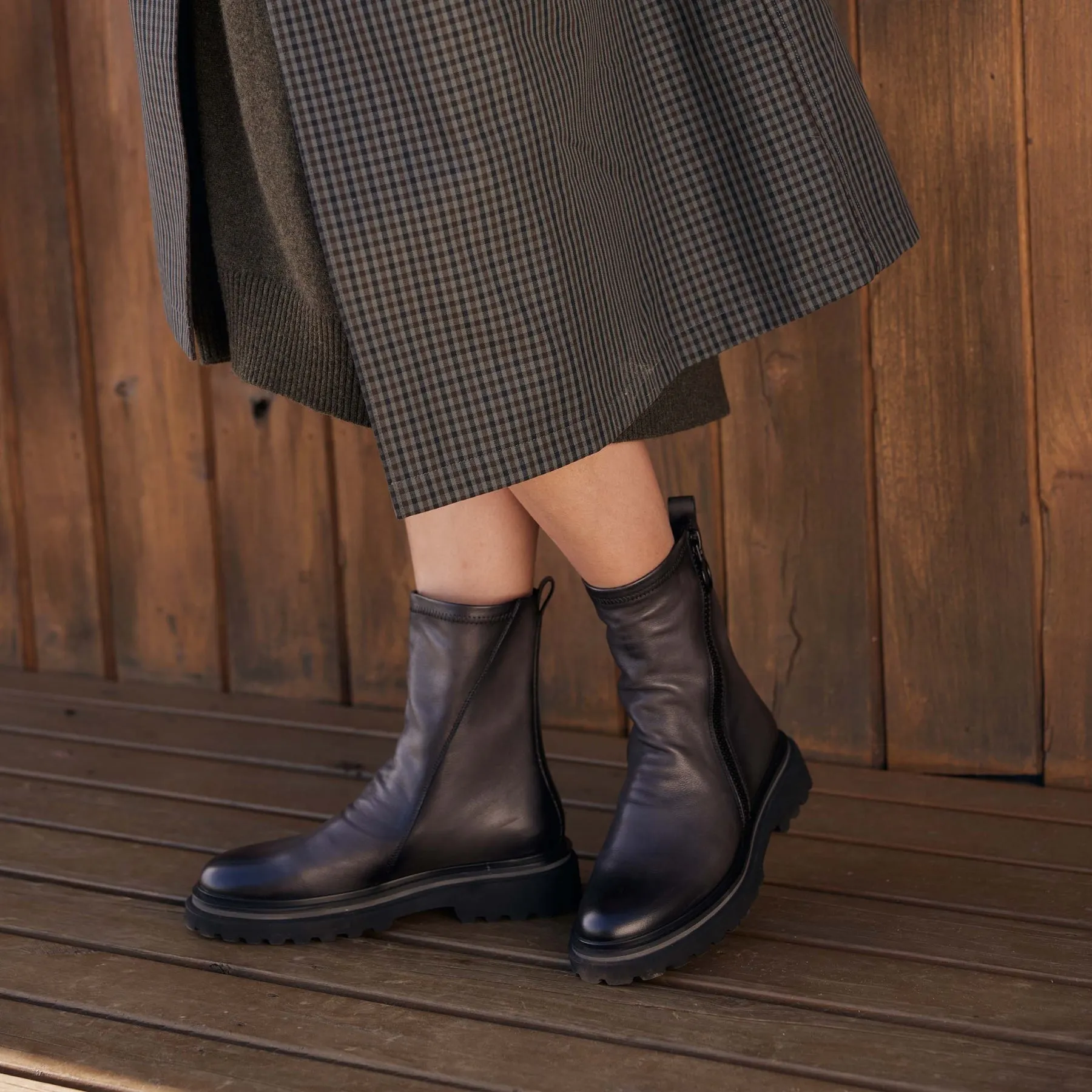 SKARLET LEATHER ZIPPER BOOTS