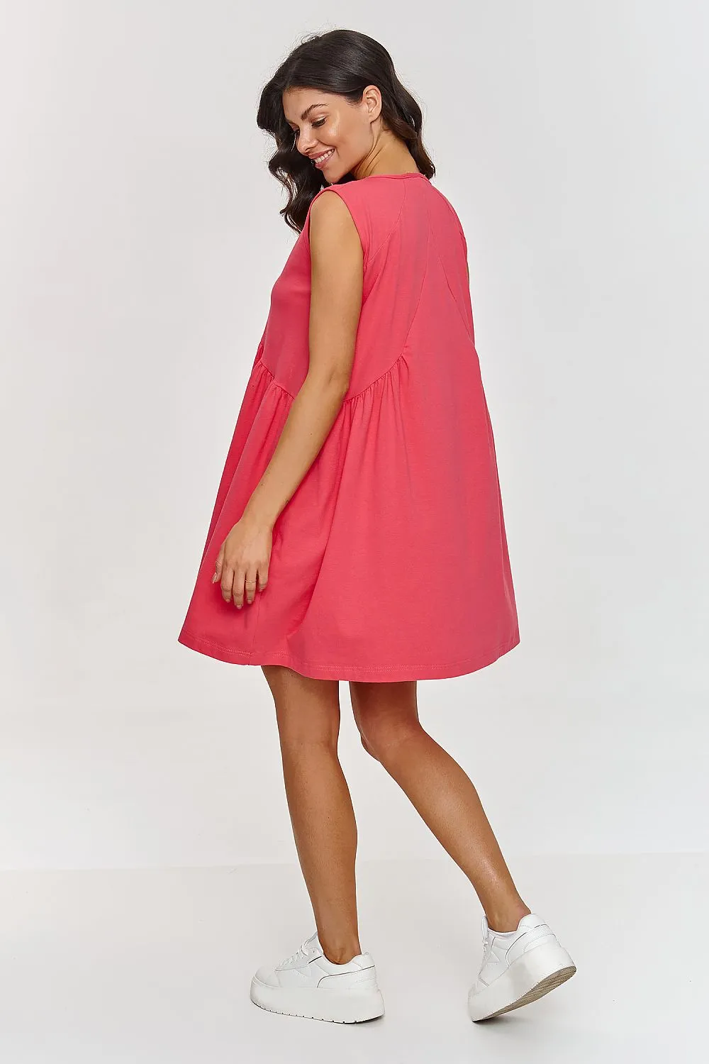 V-neck sleeveless trapeze dress