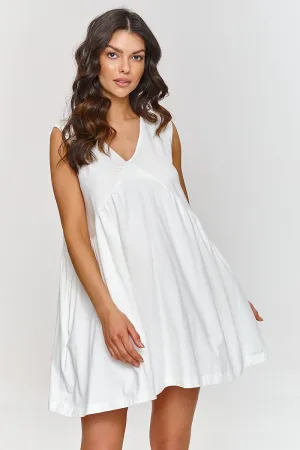 V-neck sleeveless trapeze dress